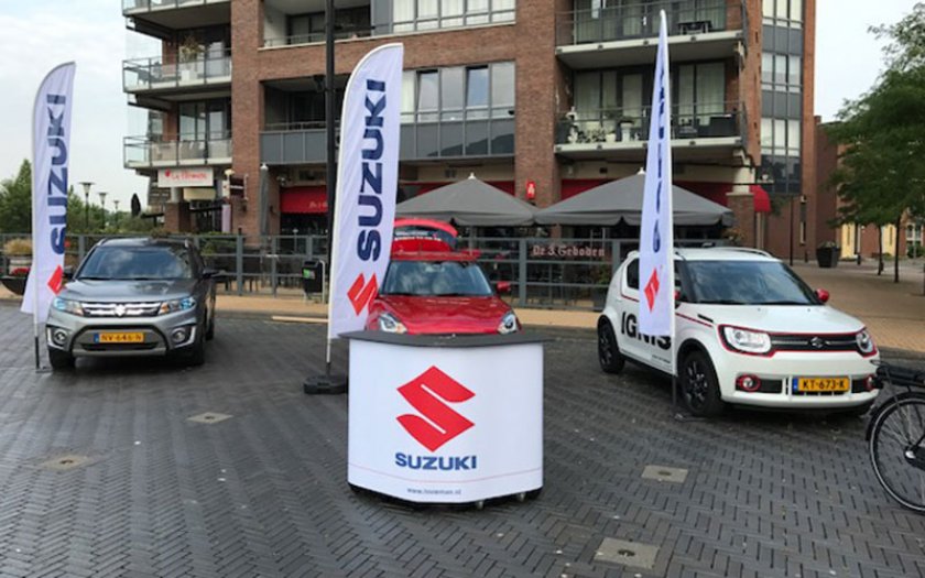 Wij showden auto's tijdens de autoshow bij winkelcentrum Carnisse Veste